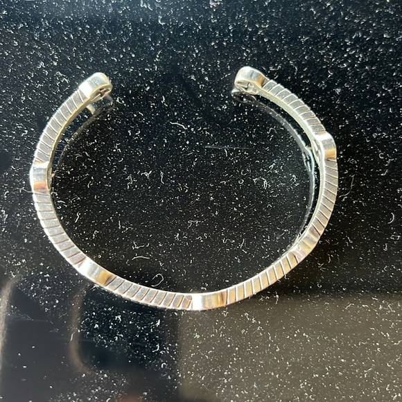 Gucci Thin Interlocking G Station Cuff - Picture 6 of 16